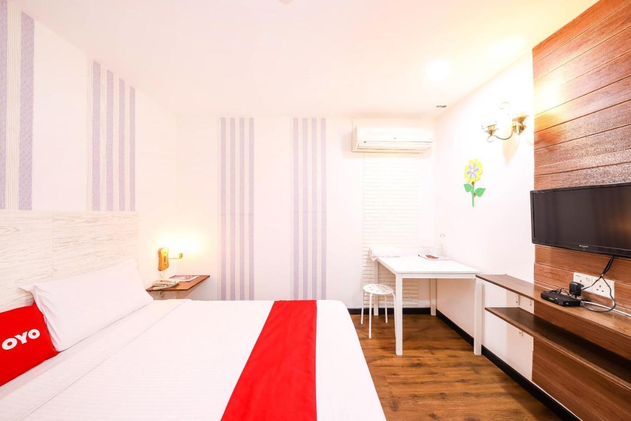 โอโย 43963 ที ซิกเนเจอร์ โฮเต็ล Hotel เปอตาลิงจายา ภายนอก รูปภาพ