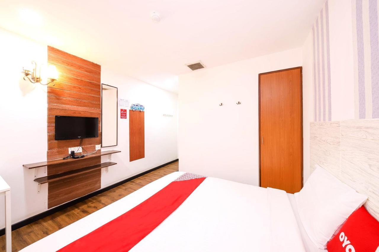 โอโย 43963 ที ซิกเนเจอร์ โฮเต็ล Hotel เปอตาลิงจายา ภายนอก รูปภาพ