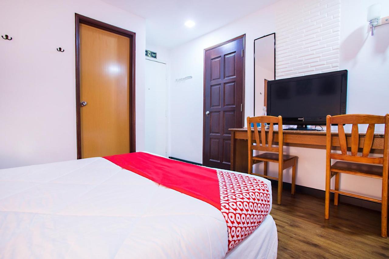 โอโย 43963 ที ซิกเนเจอร์ โฮเต็ล Hotel เปอตาลิงจายา ภายนอก รูปภาพ