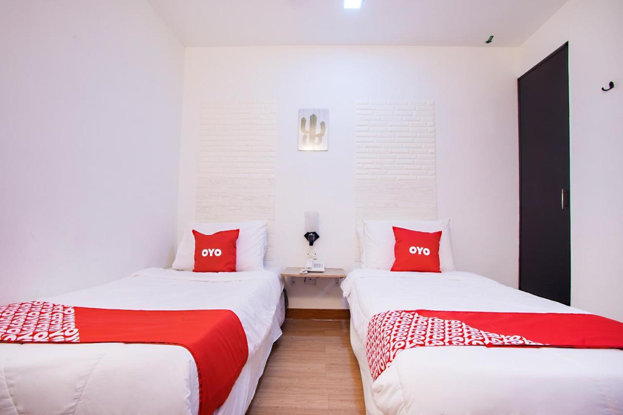 โอโย 43963 ที ซิกเนเจอร์ โฮเต็ล Hotel เปอตาลิงจายา ภายนอก รูปภาพ