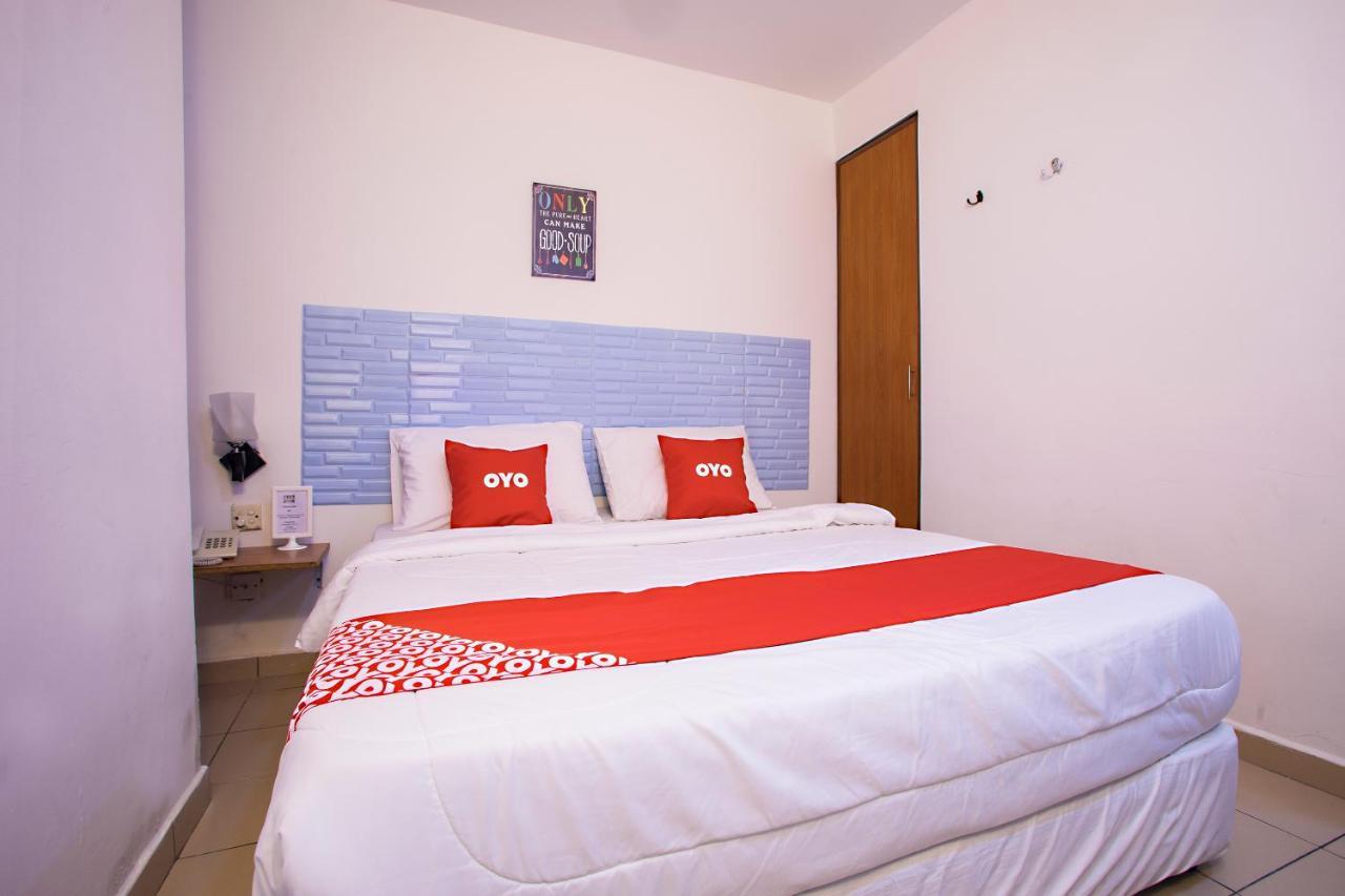 โอโย 43963 ที ซิกเนเจอร์ โฮเต็ล Hotel เปอตาลิงจายา ภายนอก รูปภาพ