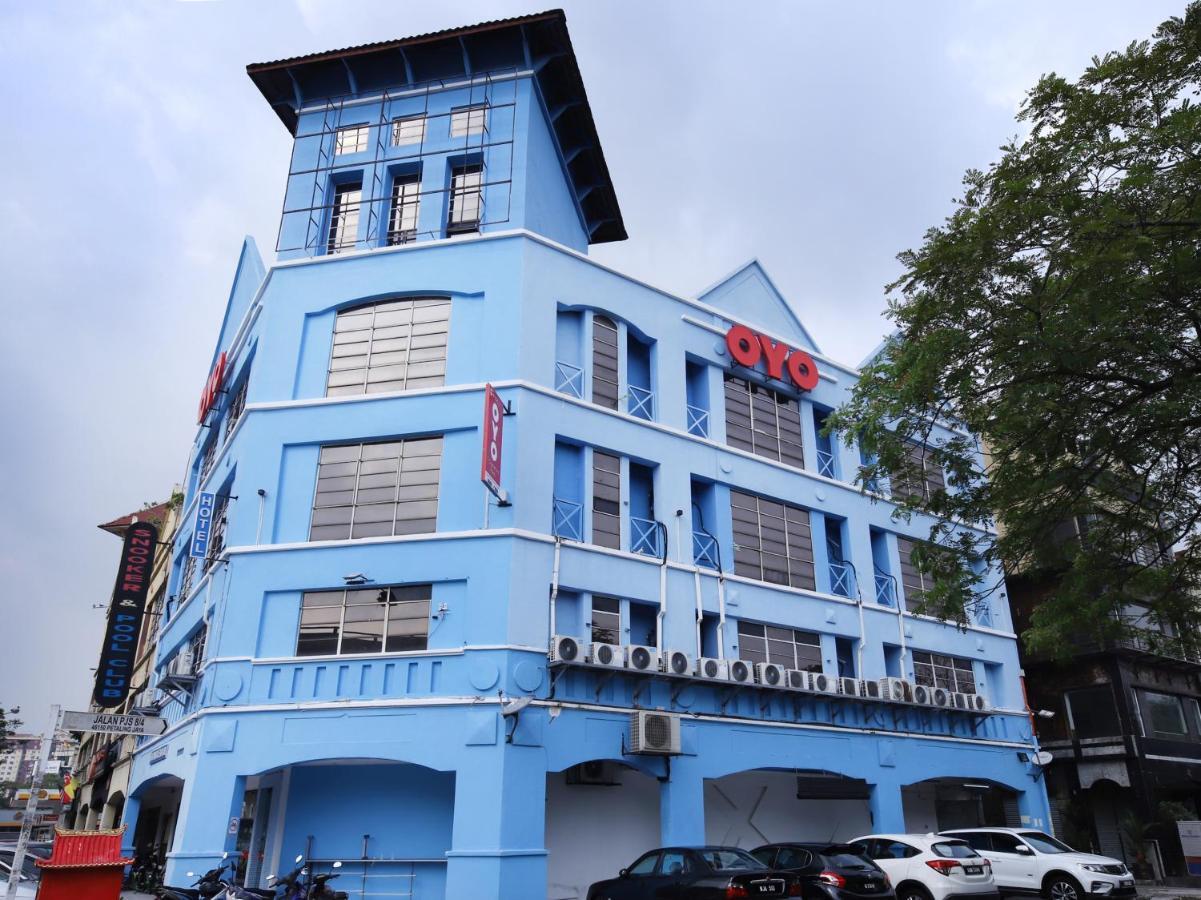 โอโย 43963 ที ซิกเนเจอร์ โฮเต็ล Hotel เปอตาลิงจายา ภายนอก รูปภาพ