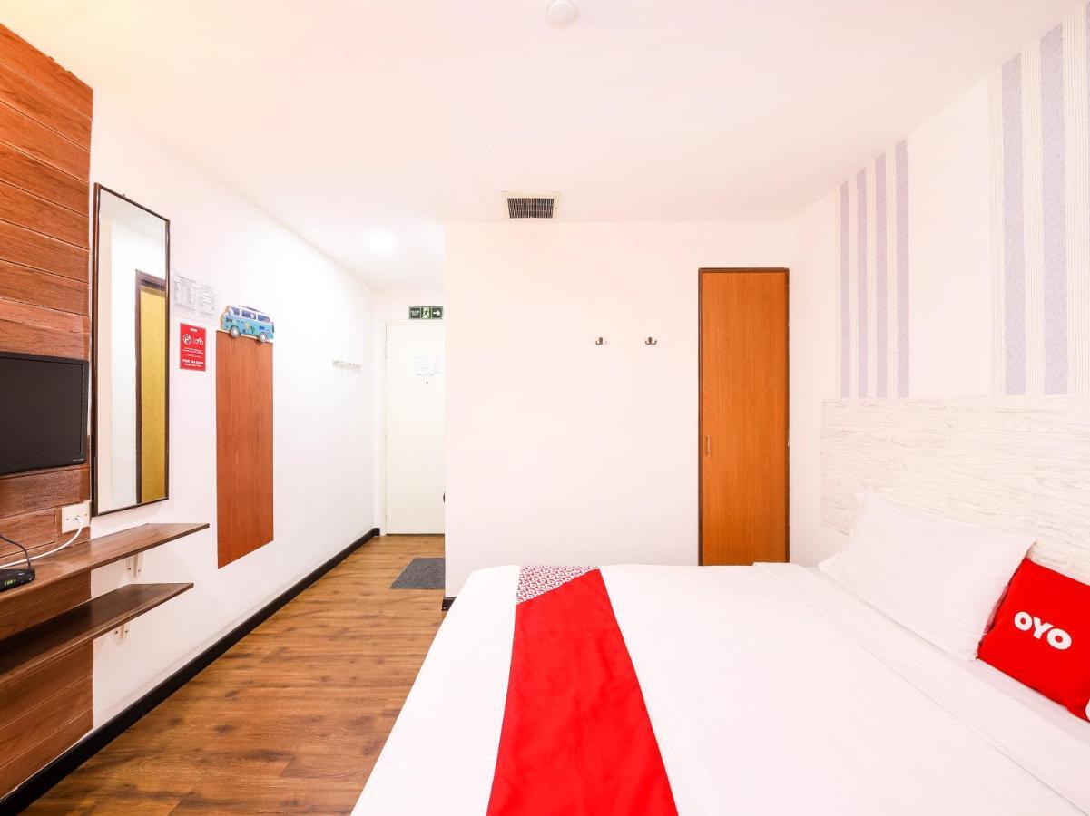โอโย 43963 ที ซิกเนเจอร์ โฮเต็ล Hotel เปอตาลิงจายา ภายนอก รูปภาพ