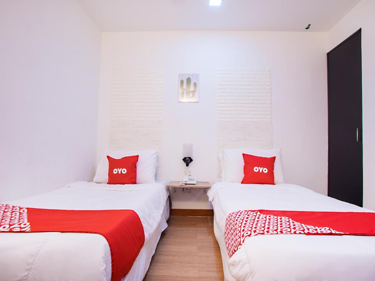 โอโย 43963 ที ซิกเนเจอร์ โฮเต็ล Hotel เปอตาลิงจายา ภายนอก รูปภาพ